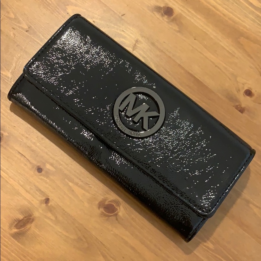 🖤MICHAEL KORS Fulton Patent Leather Wallet🖤